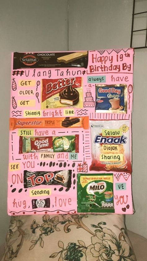 Easy Diy Candy, Hadiah Diy, Birthday Snacks, Seni Dan Kraf, Diy Gift Set, Cute Texts For Him, Diy Candy, Birthday Diy, Diy Crafts For Gifts