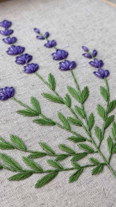 Diy Sy, Embroidery Stitches Beginner, Basic Hand Embroidery Stitches, Embroidery Lessons, Diy Embroidery Designs, Hand Embroidery Patterns Flowers, Diy Embroidery Patterns, Basic Embroidery Stitches, Hand Embroidery Tutorial