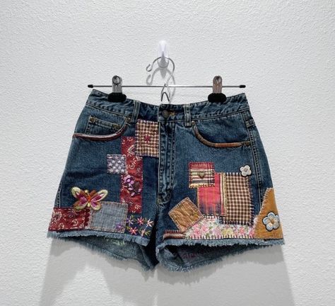 Vintage Dkny, Reworked Clothing, Patchwork Pants, Clothes Embroidery Diy, Patchwork Shorts, Something Old Something New, Upcycle Jeans, Embroidery On Clothes, Patchwork Jeans