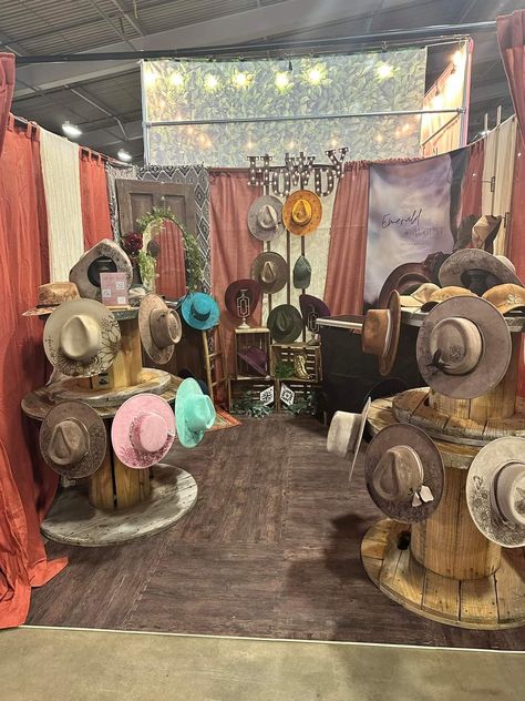 Hat Boutique Display, Vendor Booth Hat Display Ideas, Diy Hat Display Craft Fairs, Cowboy Hat Display Ideas, Hat Bar Display Ideas, Diy Hat Display, Womens Western Hats, Vendor Market, Craft Fair Booth Display