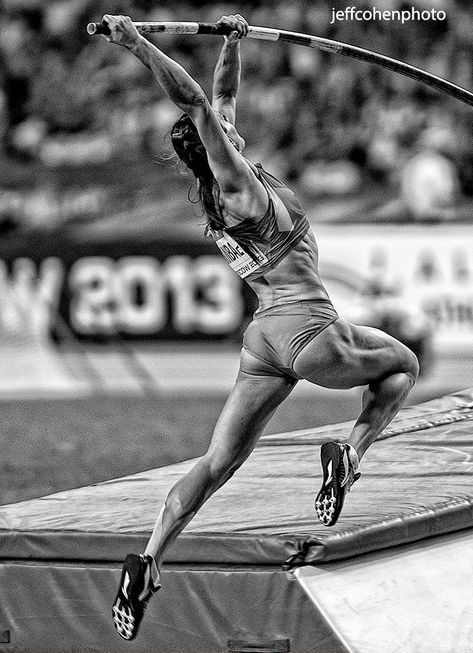 Track and Field Image Sport Drawing, Black Pics, 남성 근육, Sports Drawings, Sport Model, Action Pose Reference, Pole Vault, Anatomy Poses, Body Reference Poses