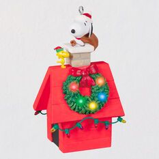 The Peanuts® Gang Up On the Housetop Musical Ornament With Light - Keepsake Ornaments - Hallmark Woodstock Christmas, Broadway Gifts, Gang Up, Plastic Christmas Tree, Peanuts Christmas, The Peanuts, Cute Christmas Tree, Charlie Brown Christmas, Hallmark Keepsake Ornaments