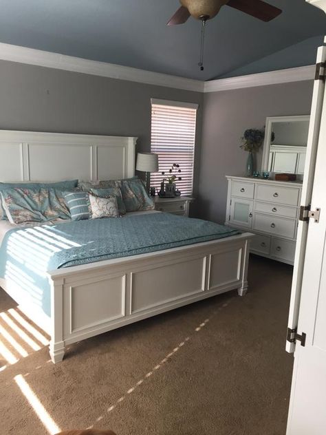 White Bedroom Set Ideas, Beautiful Bedroom Set, Bedroom Built Ins, Bedroom Design Styles, High Headboard, Simple Bedroom Design, Bedroom Design Inspiration, Bedroom Wall Designs, Furniture Details Design