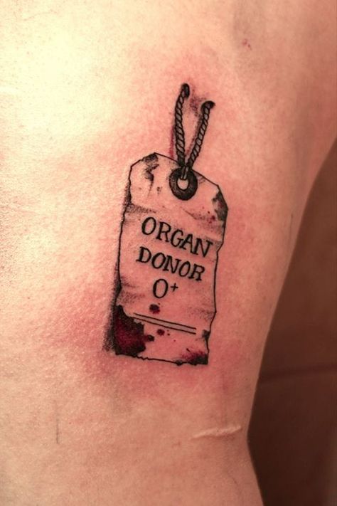 Organ donor. I usually don't like things that look like they're going through your skin, but this is sorta cool. Organ Donor Tattoo, Donor Tattoo, Blood Type Tattoo, Medical Tattoo Nurse, Medical Alert Tattoo, People Tattoos, Blood Tattoo, Nurse Tattoo, Medical Tattoo