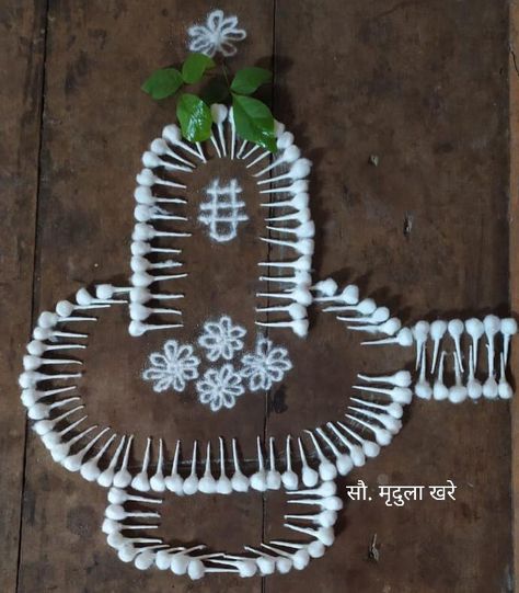 Indian Floral Decor, Flower Petal Art, Rangoli Designs Simple Diwali, Popsicle Crafts, Bridal Gift Wrapping Ideas, Rangoli Ideas, Flower Decorations Diy, Rangoli Designs Flower, Rangoli Designs Images