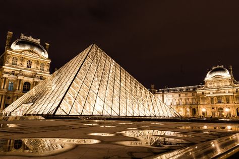 Louvre At Night, Hd Landscape, Night In Paris, Dublin Ireland Travel, Le Louvre, Night Rain, Montmartre Paris, Ireland Landscape, Ireland Vacation