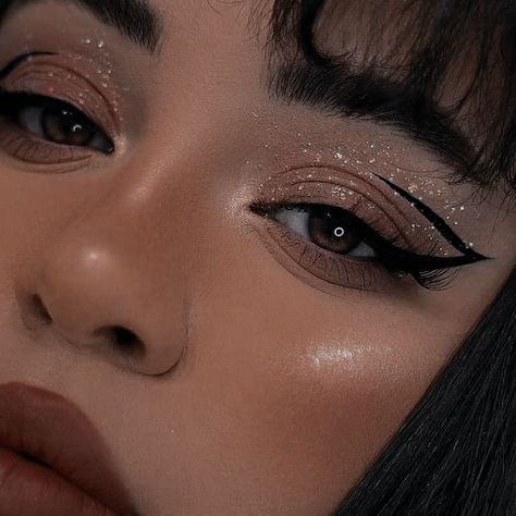 Coachella Makeup, Rhinestone Makeup, Cute Eye Makeup, Swag Makeup, Beautiful Eye Makeup, Eye Makeup Designs, Dope Makeup, Makeup Eye Looks, Creative Eye Makeup