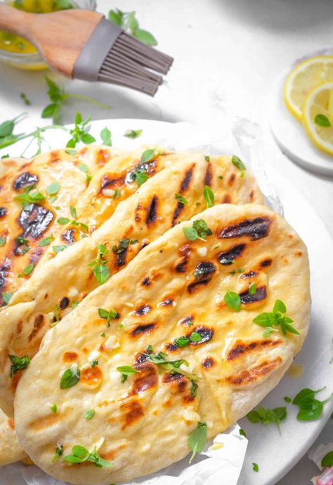 Easy Homemade Greek yogurt and garlic flatbread Greek Yogurt Focaccia, Yoghurt Flatbread Greek Yogurt, Greek Flatbread Recipe, Greek Flat Bread Recipe, Greek Yogurt Flatbread, Yogurt Flatbread Recipe, Baked Flatbread, Yoghurt Flatbread, Hummingbird Bread Recipe