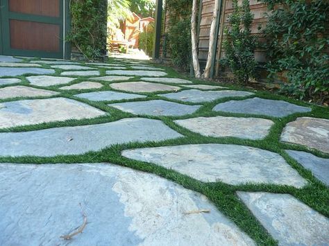 This rustic look sure beats a plain old cement driveway. San Diego Photos, Paver Walkway Diy, Cement Driveway, Grass Driveway, Grass Pavers, Diy Driveway, Backyard Garage, Synthetic Lawn, Pavers Backyard