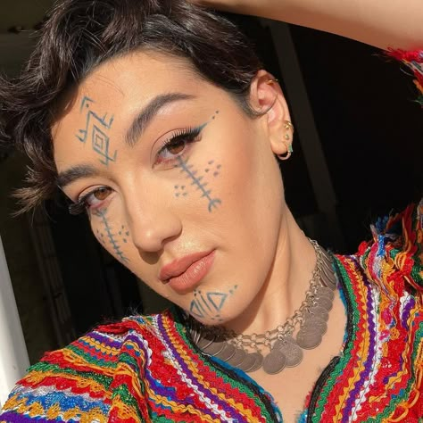 Bedouin Tattoo, Amazigh Tattoos, Art Identity, Berber Tattoo, Circus Makeup, Face Tattoos For Women, Moroccan Party, Neon Makeup, Traditional Jacket