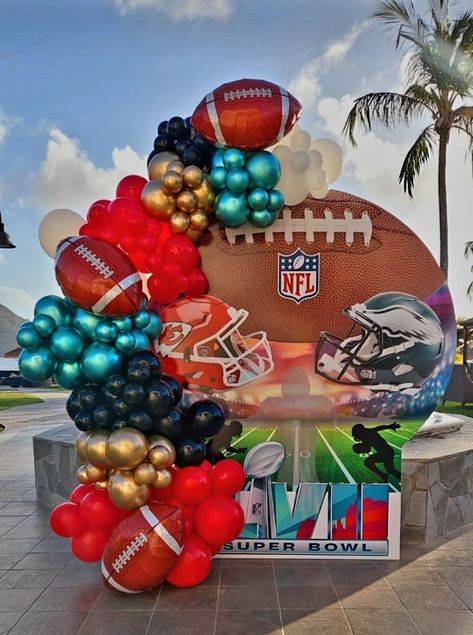 Super Bowl Party Table Set Up, Super Bowl Day, Football Balloons, Football Birthday Party, Golden Birthday, Football Birthday, Boys Bedroom Decor, Table Set Up, Balloon Columns