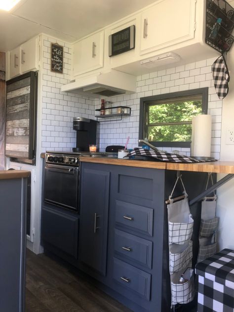 26ft Camper Remodel, Navy Rv Interior, Prowler Trailer Remodel, Static Caravan Kitchen Ideas, Camper Cupboards Remodel, Camper Renovation Color Schemes, Terry Camper Remodel, Glamper Camper Interior, Old Fifth Wheel Remodel