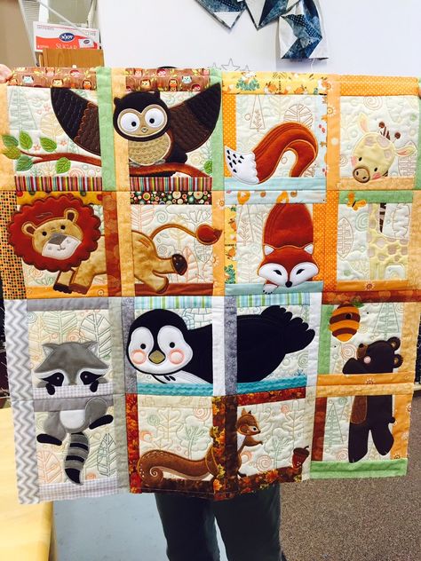 Quilted Throws, Adventure Quilt, Stuffed Animal Ideas, Make A Stuffed Animal, Animal Baby Quilt, Anita Goodesign, Animal Ideas, Sewing Circles, Childrens Quilts