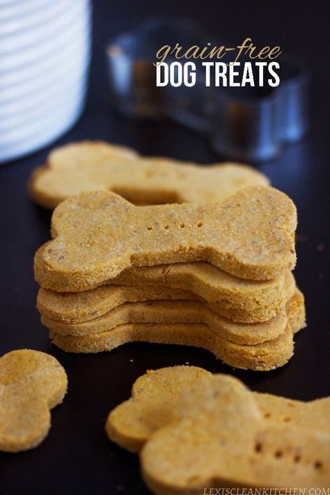 Lexi's Clean Kitchen | 5 Ingredient Grain-Free Dog Treats Dog Treats Grain Free, Coconut Oil For Dogs, Dog Biscuit Recipes, Dog Treats Homemade Recipes, Food Dog, Diy Dog Treats, Puppy Treats, Dog Cookies, Dog Biscuits