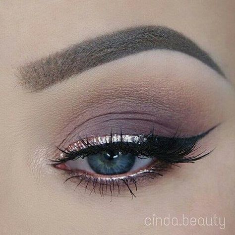 Metallic Eyes, Make Up Inspiration, Metallic Eyeshadow, Glitter Eyeliner, Beauty Make-up, Makijaż Smokey Eye, Makeup Goals, Makati, Gorgeous Makeup