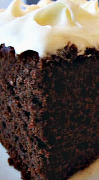 Chocolate Cake With White Frosting, Easiest Chocolate Cake, Mayo Cake, Fluffy White Frosting, Mayonnaise Cake, Frosting Chocolate, Easy Chocolate Cake, White Frosting, Amish Recipes