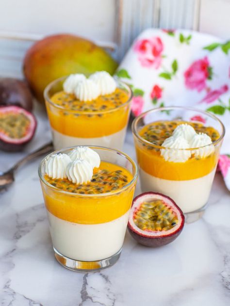 Italian Desserts Easy, Jello With Fruit, Mango Mousse Cake, Vanilla Panna Cotta, Creamy Pie, Panna Cotta Recipe, Mango Mousse, Gelatin Dessert, Mango Cake