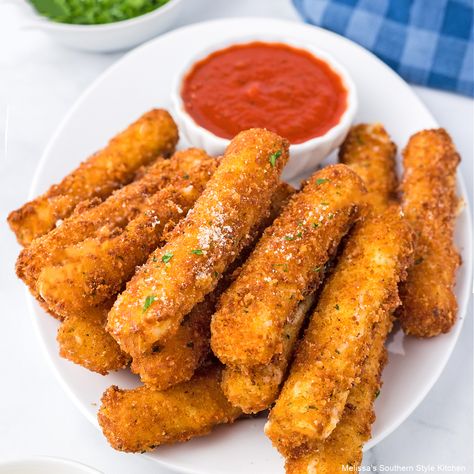 Motzerrela Sticks, Mozzerella Stick Recipe, Mozzarella Sticks Recipe, Goat Cheese Appetizer, Homemade Corn Tortillas, Mozzarella Recipes, Mozzarella Sticks, Night Snacks, Yummy Comfort Food