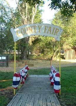 Use bunting & a sign (poster board) to direct to games area County Fair Decorations, State Fair Theme, Fair Decorations, Country Fair Party, County Fair Theme, County Fair Birthday, Fair Day, Fair Theme, Village Fete