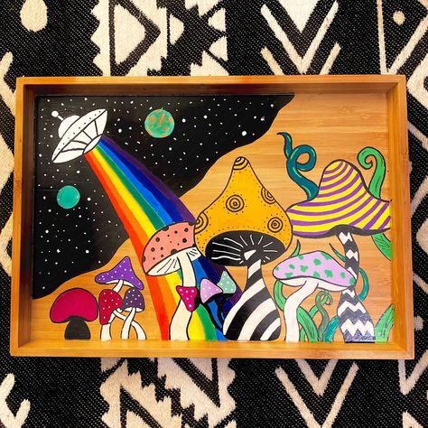 Tray Design Ideas Painting, Air Dry Clay Rolling Tray Diy, Trippy Box Painting Ideas, Stash Box Painting Ideas, Diy Rolling Tray Ideas, Rolling Tray Paint Ideas, Wooden Tray Painting Ideas, Tray Painting Ideas, Painted Trays Ideas