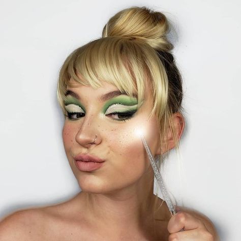 Disney Halloween Makeup, Tinkerbell Makeup, Tinker Bell Peter Pan, Green Makeup Tutorial, Disney Eye Makeup, Disney Inspired Makeup, Fashion Show Makeup, Carnival Makeup, Fun Makeup