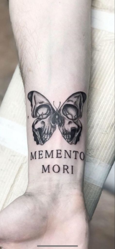 Memento Mori Meaning, Momento Mori Tattoo, Tattoo With Meaning, Memento Mori Tattoo, Gotik Tattoo, Chicanas Tattoo, Mini Tats, Tatuagem Masculina Pequena, Grunge Tattoo