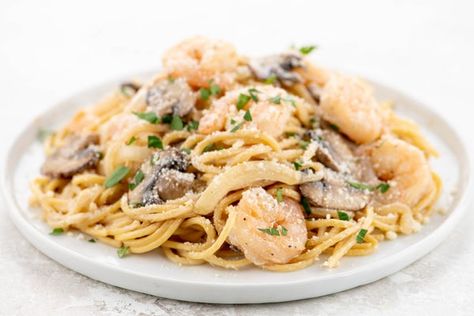 Shrimp Pasta With Mushrooms, Shrimp Marsala Recipe, Shrimp Marsala, Marsala Pasta, Pasta With Garlic, Shrimp And Pasta, Marsala Sauce, Marsala Recipe, Shrimp Alfredo