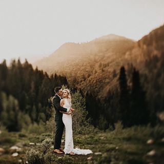 Tipsoo Lake, Forest Theme Wedding, Wedding Portrait Poses, Utah Mountains, Fall October, Woodsy Wedding, Rainy Wedding, Mt Rainier, Wedding Session