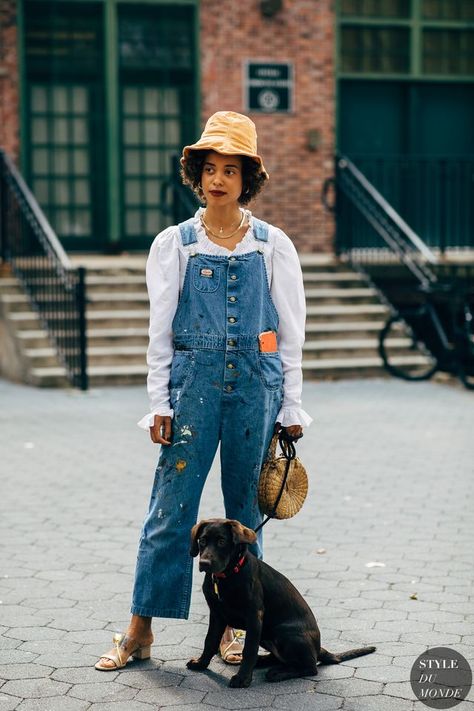 New York SS 2020 Street Style Overall Street Style, Cute Dungaree Outfits, Dungarees Street Style, Overalls Street Style, Dungaree Outfits, Cute Dungarees, 2020 Street Style, Vancouver Fashion, Style Overalls