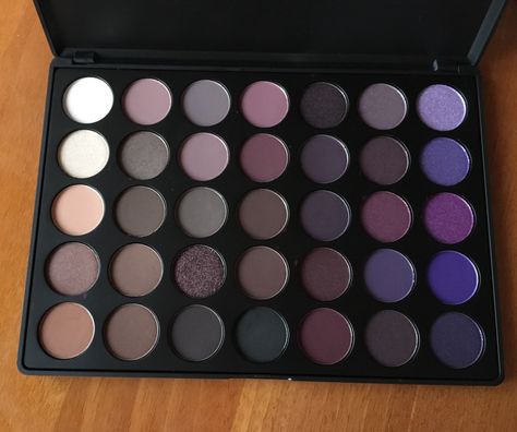 Review of Morphe Brushes 35 Colour Plum Eye Shadow Palette (35P) #bb #beauty #blogger #beautè #makeup #blog #palette #review #Monday #Montag #eyeshadow #morphebrushes #P35 #plum #colors #purple #violet #neutrals #smokyeye Blog Palette, Plum Eyeshadow Palette, Plum Eyeshadow, Mommy Makeup, Morphe Palette, Morphe Makeup, Eyeshadow Set, Colour Theory, Morphe Brushes