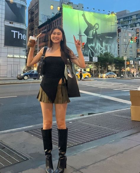 Asian Night Out Outfit, Clubbing Skirt Outfits, Erica Titus Outfits, Kpop Club Outfit, Japan Summer Fits, Concert Ootd Ideas, Summer Outfits Kpop, Erika Titus Outfits, Black Concert Outfits