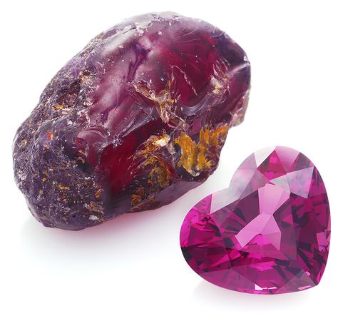 Purple Rhodolite heart, that finds hearts among stones. More @ www.multicolour.com and #gemstones Rhodolite Garnet Jewelry, Greek Meaning, Crystals Rhodonite, Mali Garnet, Rhodonite Crystal, Garnet Heart, Rose Stone, Crystal Rhodochrosite, Rock Types