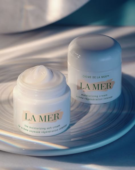 La Mer The Moisturizing Soft Cream Moisturizer: An ultra-soft hydrating cream to reduce look of fine dry lines. La Mer Cream, Chanel Hydra Beauty, La Mer Moisturizing Cream, Estee Lauder Advanced Night Repair, Cosmetics Store, Cream Moisturizer, Hydrating Cream, Hydrating Mask, Moisturizing Cream