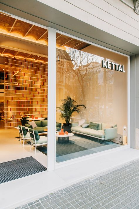 Patricia Urquiola’s showroom interior for Kettal celebrates Mediterranean outdoor living Showroom Photography, Furniture Store Display, Furniture Store Interior, Furniture Store Design, Showroom Ideas, Showroom Inspiration, Store Design Boutique, Window Display Design, Showroom Interior Design