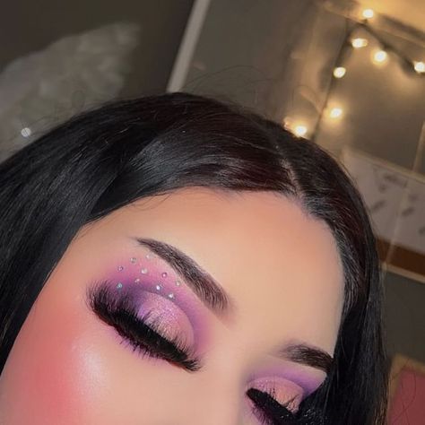 Purple Looks Makeup, Pink Purple Makeup Looks, Pink Purple Eyeshadow Looks, Purple And Pink Eyeshadow Looks, Lavender Makeup Looks Prom, Quinceanera Makeup Purple, Purple Prom Makeup Looks, Pink And Purple Eyeshadow Looks, Pink And Purple Makeup Looks