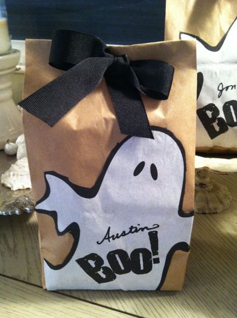 Halloween Treat Bags Ideas, Halloween Bag Ideas, Treat Bags Ideas, Easy Halloween Treat Bags, Halloween Lunch Bags, Halloween Treat Bag Ideas, Treat Bag Ideas, Halloween Bags Diy, Diy Treat Bag