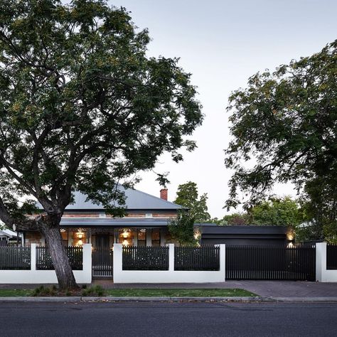 Proske Architect Front Fences, Country Home Exterior, Yard Gate, Contrast Photography, House Fence Design, Modern Fence Design, Modern Front Yard, House Colours, Front Fence