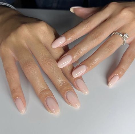 Nude Mani Pedi, Clean Nails Aesthetic, Attractive Nails, Minimal Nails, Casual Nails, Classic Nails, Oval Nails, Neutral Nails, Bridal Nails