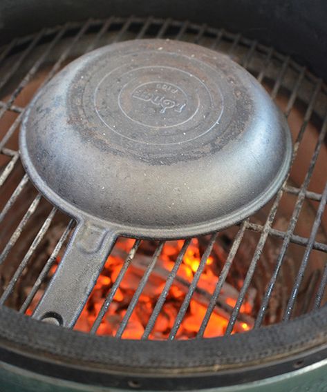 Nibble Me This: How I Restore and Maintain Cast Iron Skillets for Use On The Grill Cast Iron On The Grill, Ac Screen, Cleaning Cast Iron Skillet, Cleaning Cast Iron, Kamado Grills, Cast Iron Cleaning, Gas Stove Top, Cast Iron Skillets, Seasoning Cast Iron