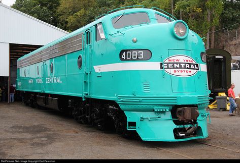 RailPictures.Net Photo: NYC 4083 New York Central EMD E8(A) at Boonton, New Jersey by Carl Perelman New York Central Railroad, Rail Train, Train Posters, Train Railway, Railroad Pictures, Rail Transport, Train Stations, Railroad Photography, Covered Wagon