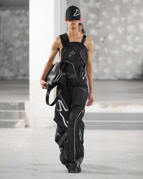 Alpine Stars, Lisbon Fashion, 3d Printed Shoes, Heliot Emil, Become A Fashion Designer, Solange Knowles, Spring Summer 2023, Runway Trends, Rubber Shoes