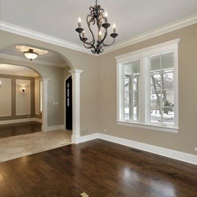 Dark wood floors and white baseboards/ window trim :). by TEXFLYERS White Baseboards, Baseboard Styles, Traditional Design Living Room, Living Room Wood Floor, Bedroom Traditional, Beautiful Flooring, Hardwood Floors Dark, Dark Wood Floors, Hunter Douglas