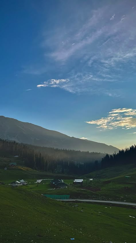 📍Gulmarg, Kashmir Gulmarg Kashmir, Kashmir Trip, Travel Infographic, Travel Picture Ideas, Photos For Profile Picture, Travel Pictures Poses, Landscape Photography Nature, Amazing Travel Destinations, Instagram Photo Inspiration