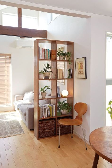 11 Small Apartment Living Room Ideas To Maximize Your Space - She Be Thriving 40 Square Metre Apartment, Studio Apt Layout, Small Space Interior Ideas, Small Apartment Seating Ideas, Small Home Designs Interiors, Home Decor Ideas Living Room Small Space, Apartment Inspiration Studio, Renter Living Room, Small Home Furniture Ideas