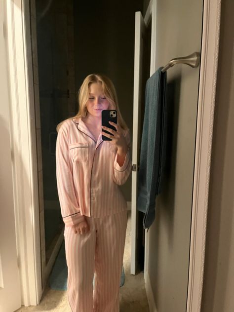 Victorias Secret Pajama Set, Victoria Secret Pajamas Aesthetic, Silk Pjs Aesthetic, Night Selfcare, Sunday Christmas, Victoria Secret Christmas, Lazy Fits, Selfcare Aesthetic, Winter Pjs