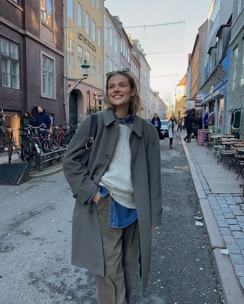 Emma Ställmark (@emmstell) • Instagram photos and videos Simple Classic Outfits, Copenhagen Street Style Winter, Paris Winter Fashion, Office Fits, Fits Ideas, Professional Style, Fall 24, Casual Preppy Outfits, Trendy Outfits For Teens