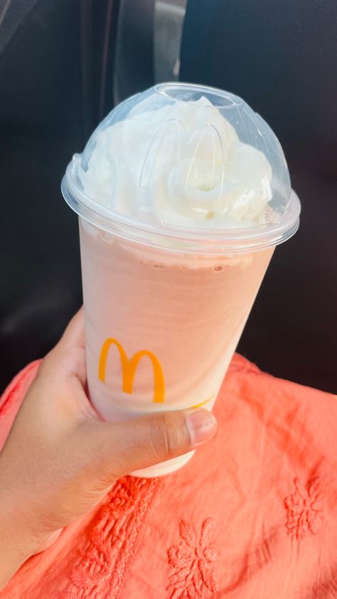 Mcdonald's Milkshake, Strawberry Shakes, Mcdonalds Milkshake, Dream Cars Lamborghini, Cars Lamborghini, Vanilla Milkshake, Vanilla Shake, Oc Stuff, Milk Shakes