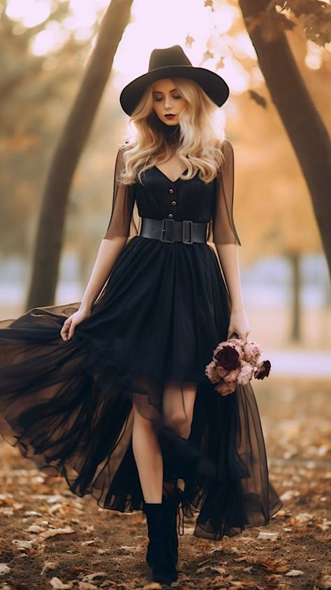 Gothic Photoshoot Ideas Dark Beauty, Mysterious Outfits, Glamour Goth, Witchy Outfits, Gothic Chic, Gala Outfit, Trendy Christmas Outfits, Witchy Fashion, Witch Outfit