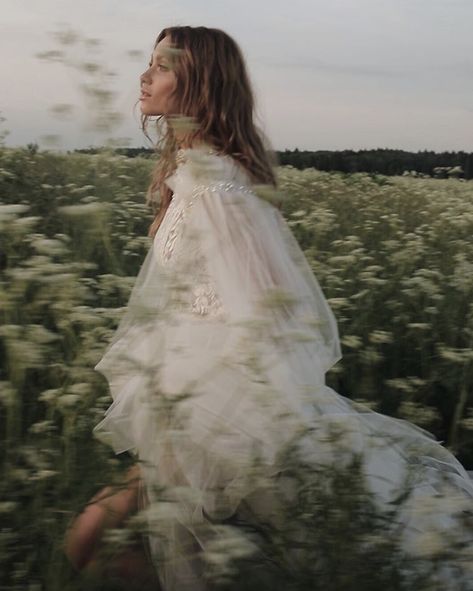 Dreamy Dress Photoshoot, Marija Aesthetic, Stockholm Photoshoot, Maria Aesthetic, Photoshoot In Nature, Cottage Core Photoshoot, Cottagecore Photoshoot, Ethereal Photography, Fairy Photoshoot