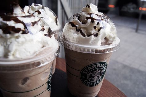 Oh, How I Love You Starbucks Starbucks Java Chip Frappuccino, Chocolate Chip Frappe, Java Chip, Starbucks Diy, Starbucks Lovers, Starbucks Secret Menu, Starbucks Copycat, Dark Roast Coffee, Secret Menu